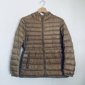 Uniqlo Brown Puffer Jacket lightweight with pockets